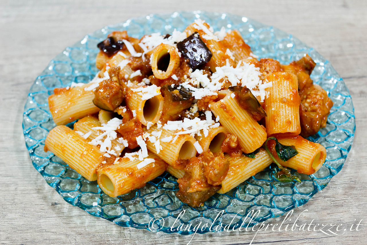 Sugo pronto di pomodoro alla norma | Alicos